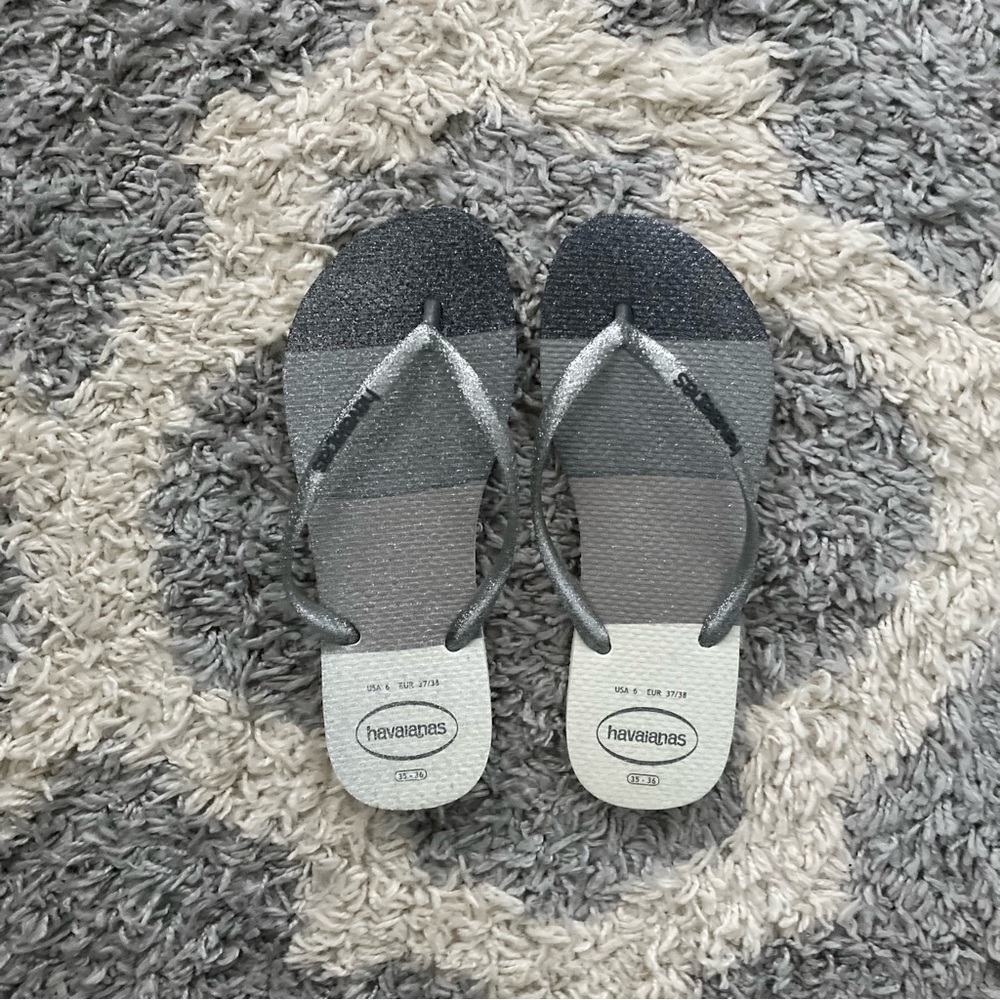 Havaianas Glitter Flip Flops NWOT